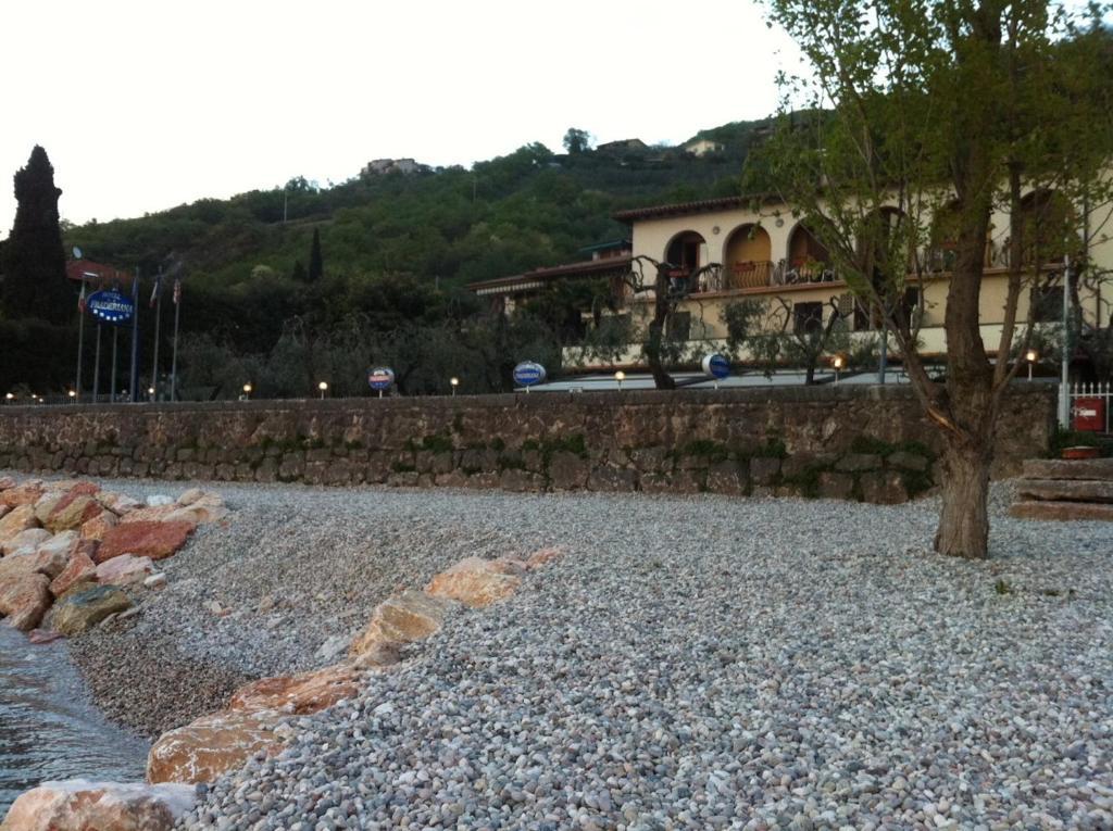 Hotel Fraderiana Torri Del Benaco Luaran gambar