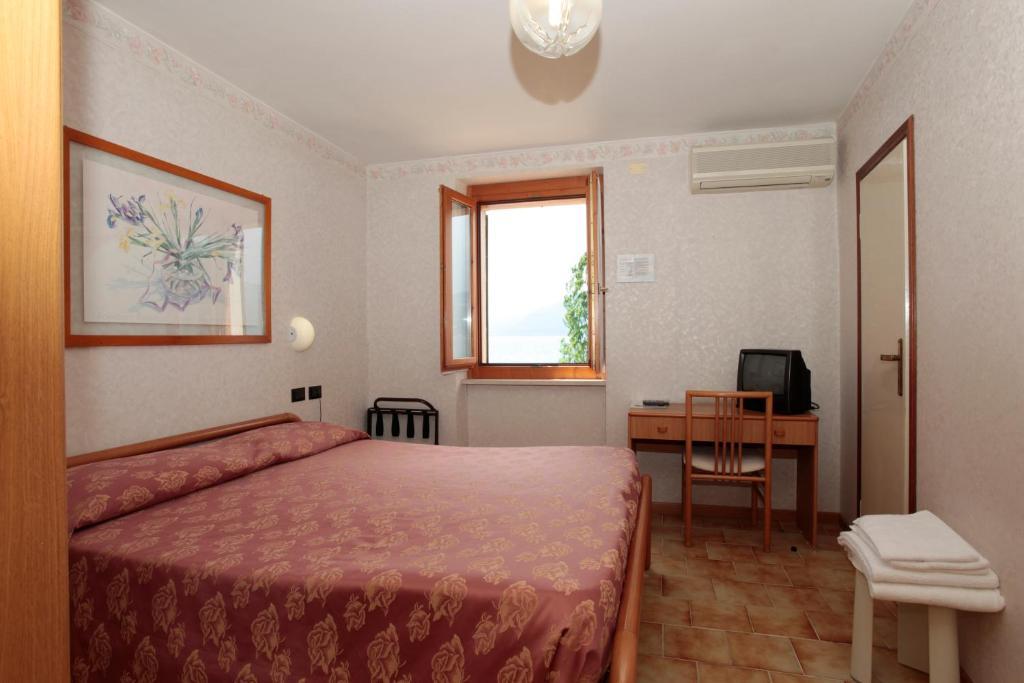 Hotel Fraderiana Torri Del Benaco Bilik gambar