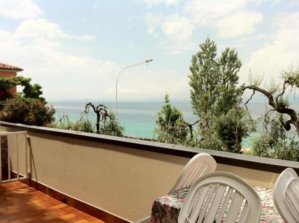 Hotel Fraderiana Torri Del Benaco Bilik gambar
