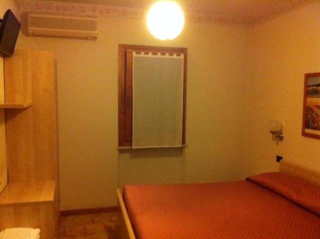 Hotel Fraderiana Torri Del Benaco Bilik gambar